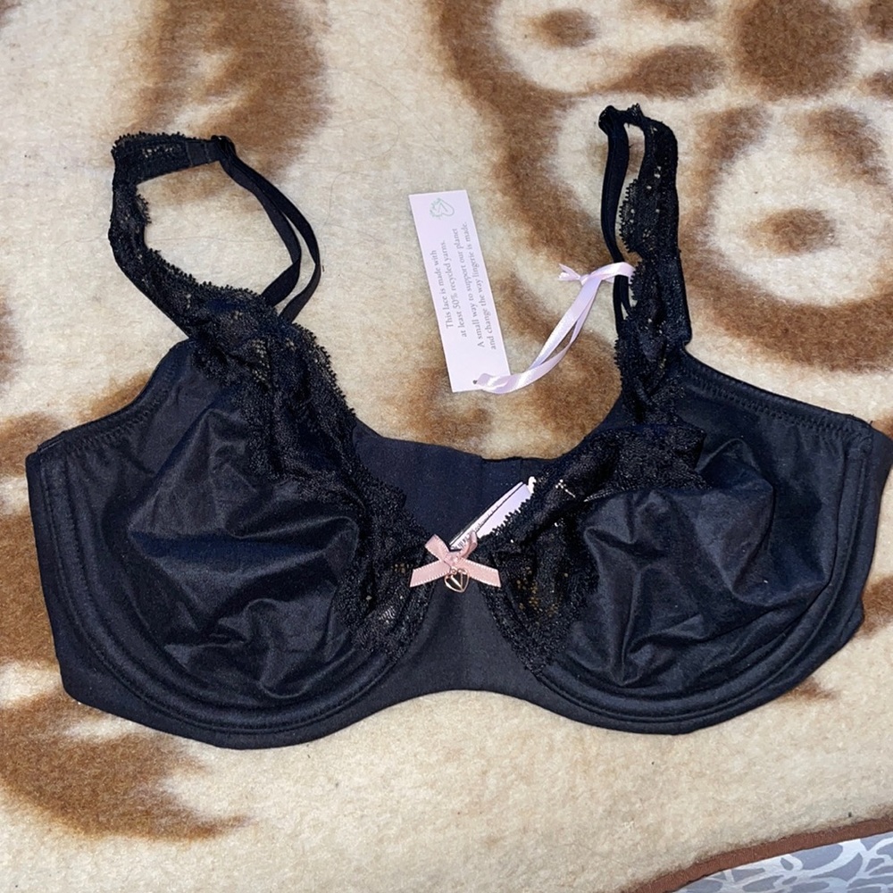 VS black bra with wire, no padding